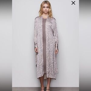GOOD AMERICAN THE HONEY LEOPARD ROBE Sz 2